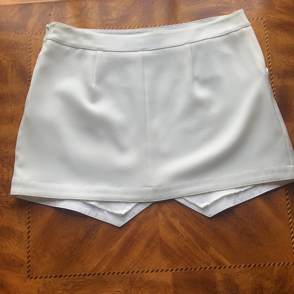 BCBG Max Azria off white Beckett asymmetric mini skirt size M - Picture 6 of 10